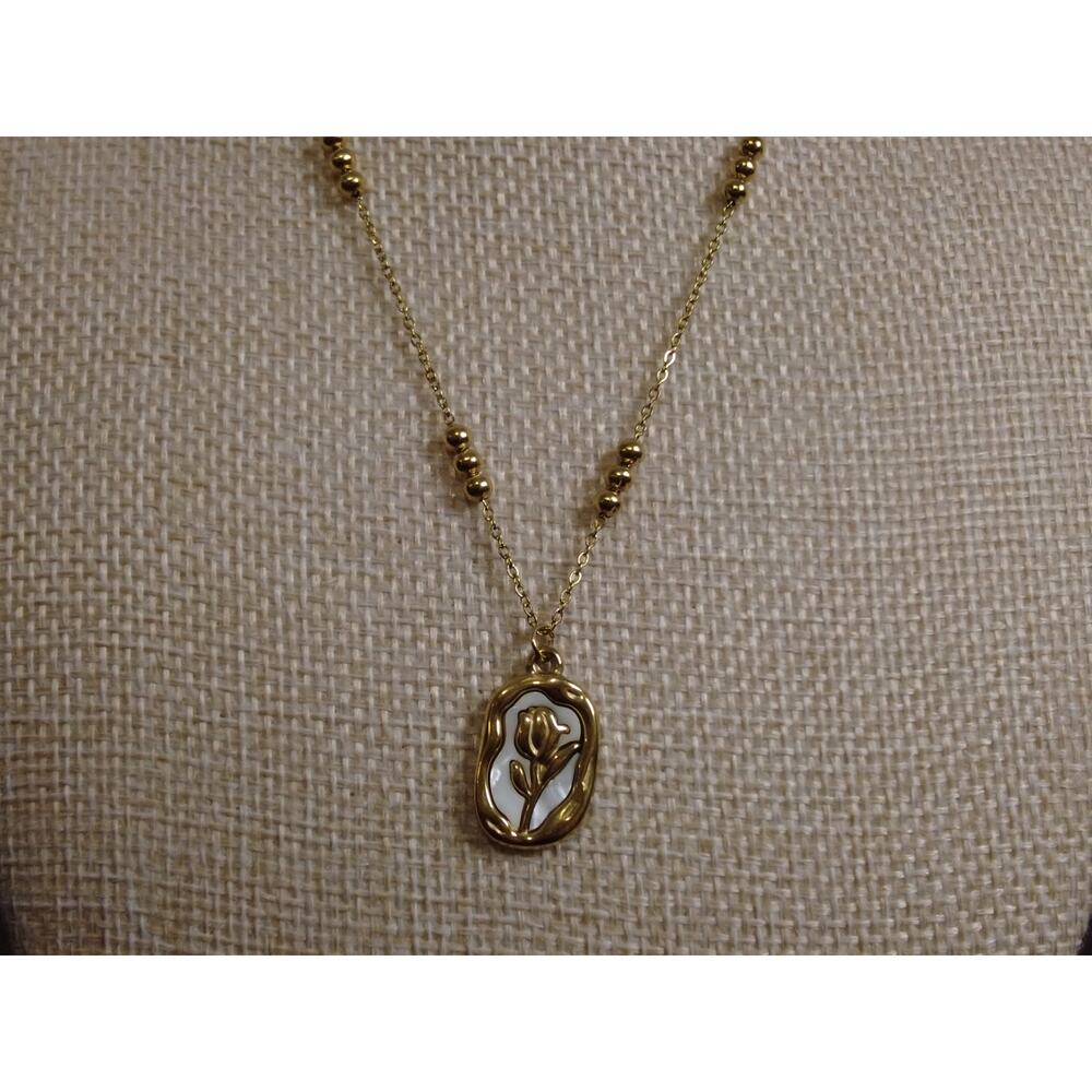 Rose necklace